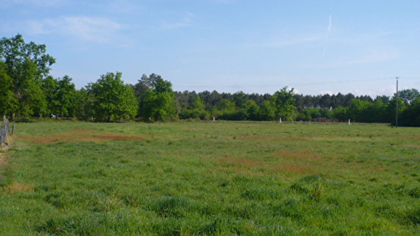 Terrain constructible de 465m2 à Neuville-de-Poitou