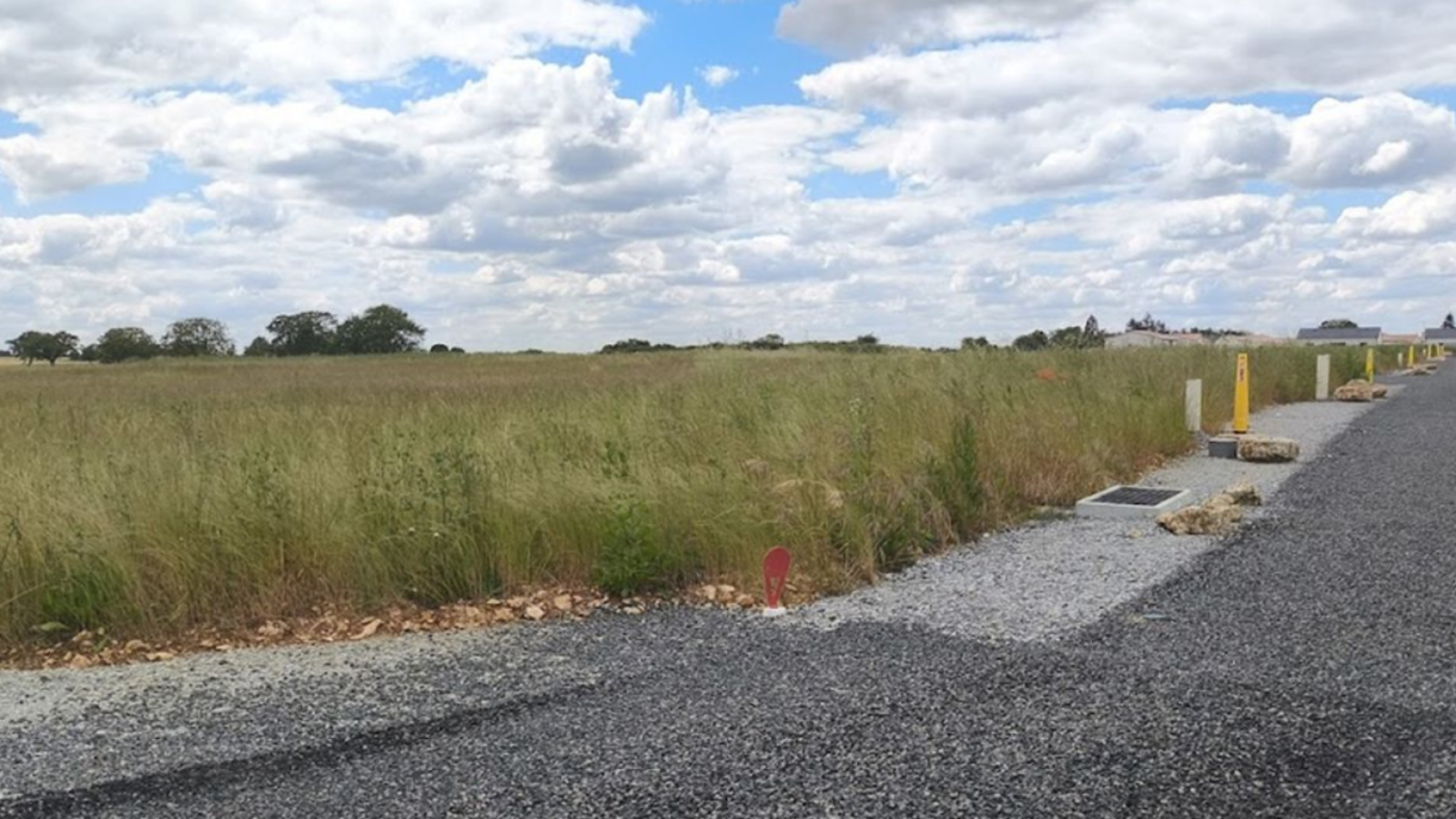 Terrain constructible de 610m2 à Vouillé