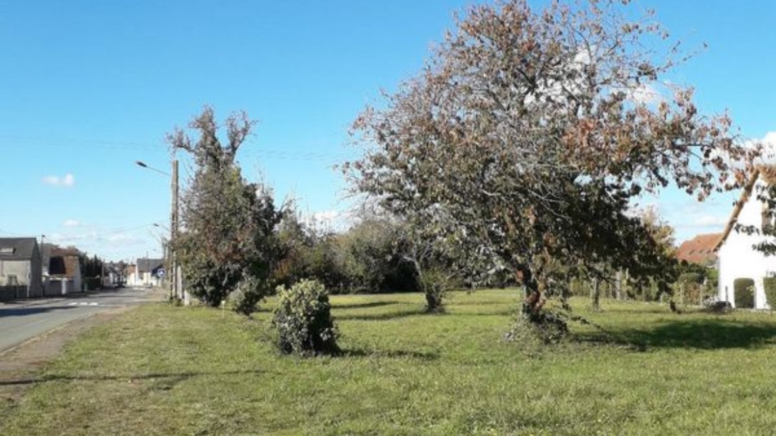 Terrain constructible de 621m2 à La Chapelle-Vendômoise