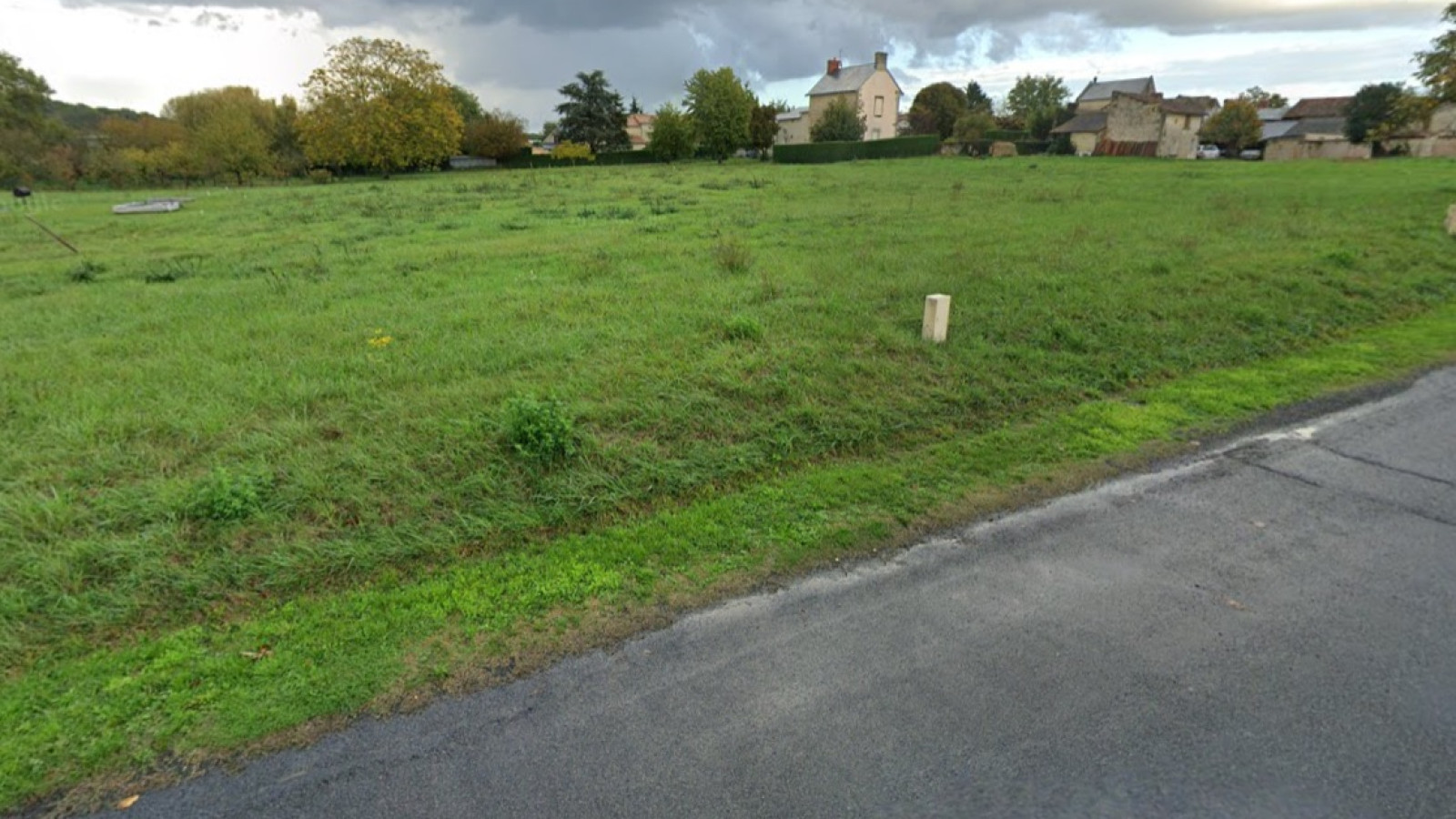 Terrain constructible de 443m2 à Châtellerault