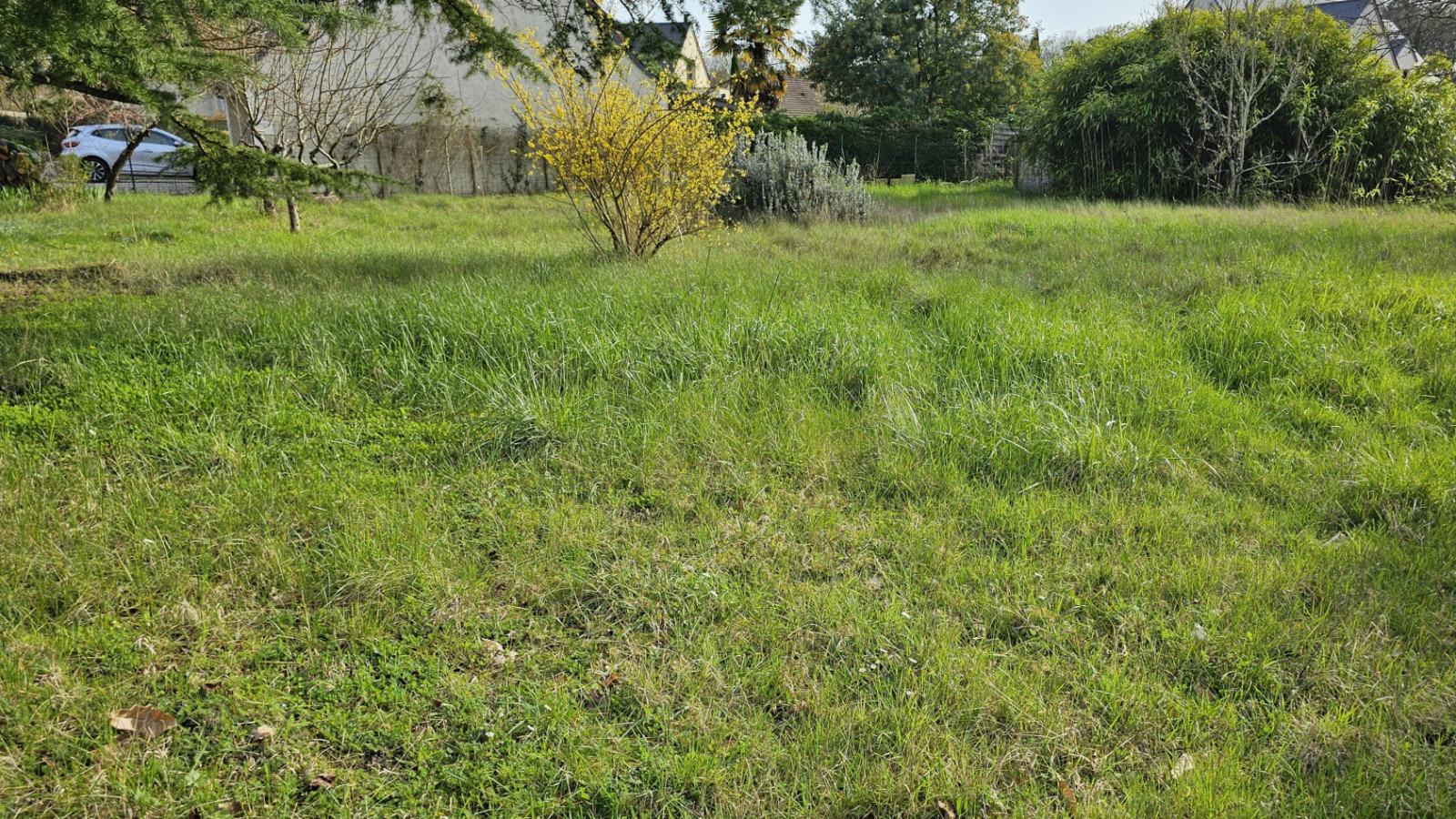 Terrain constructible de 400m2 à Loches