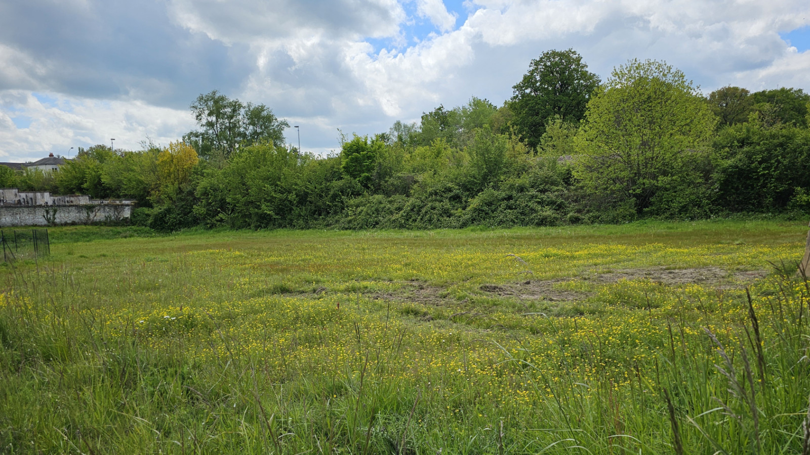 Terrain constructible de 1200m2 à Veigné