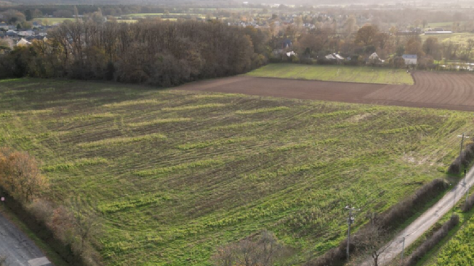 Terrain constructible de 398m2 à Feneu