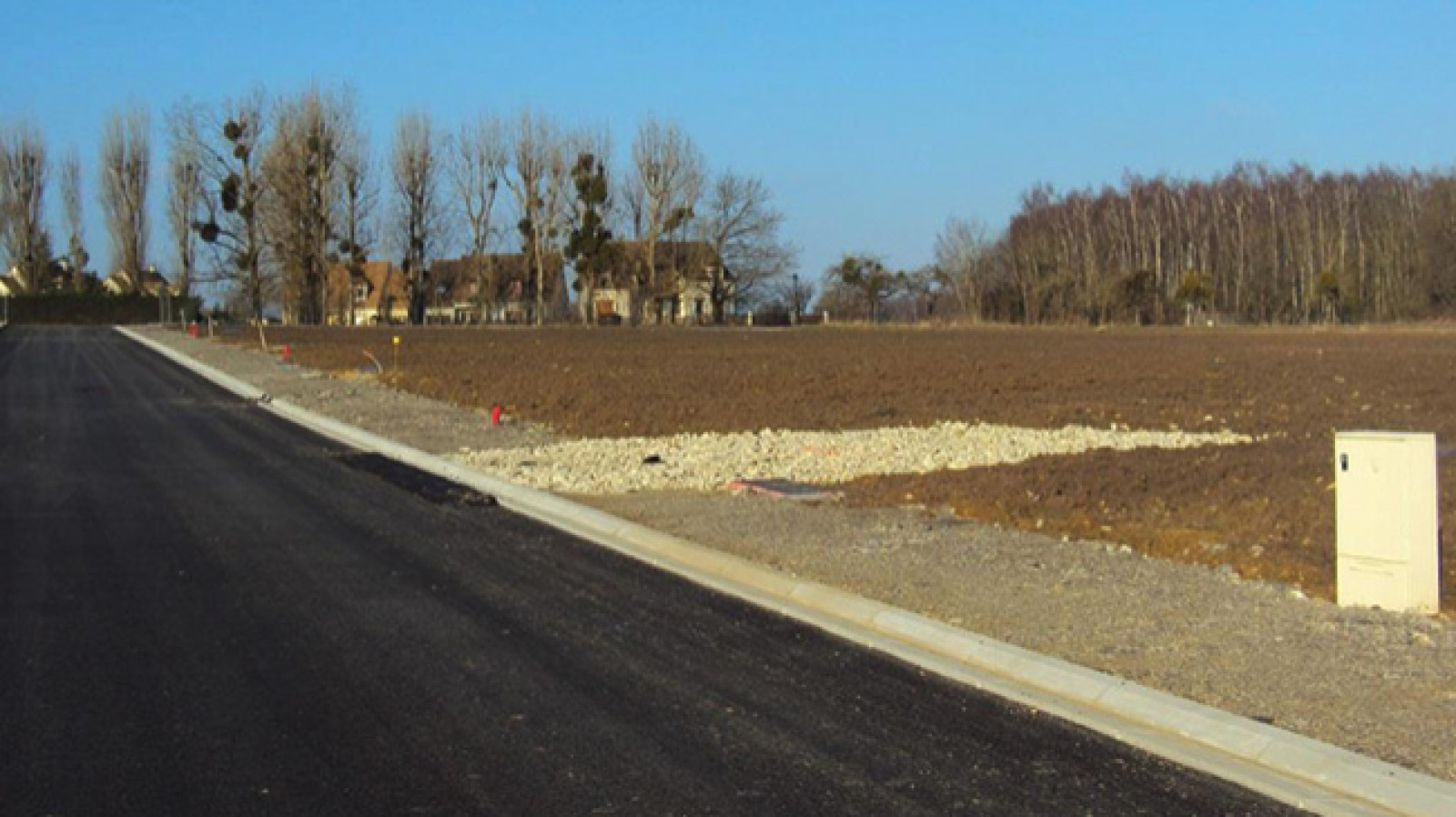 Terrain constructible de 565m2 à Fleuré