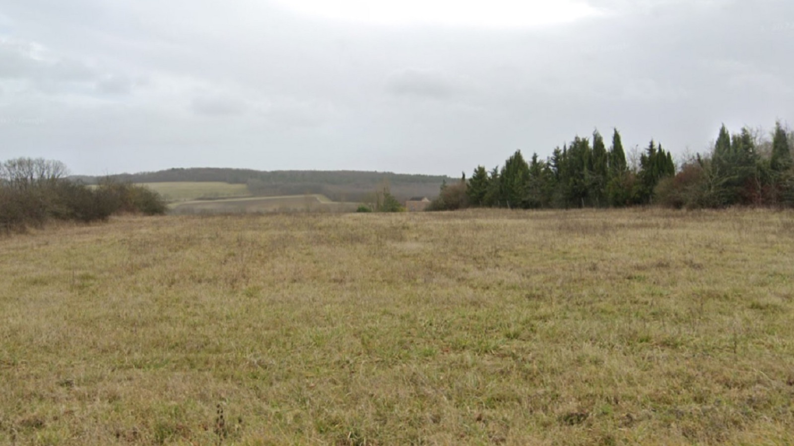 Terrain constructible de 1000m2 à Coussay-les-Bois