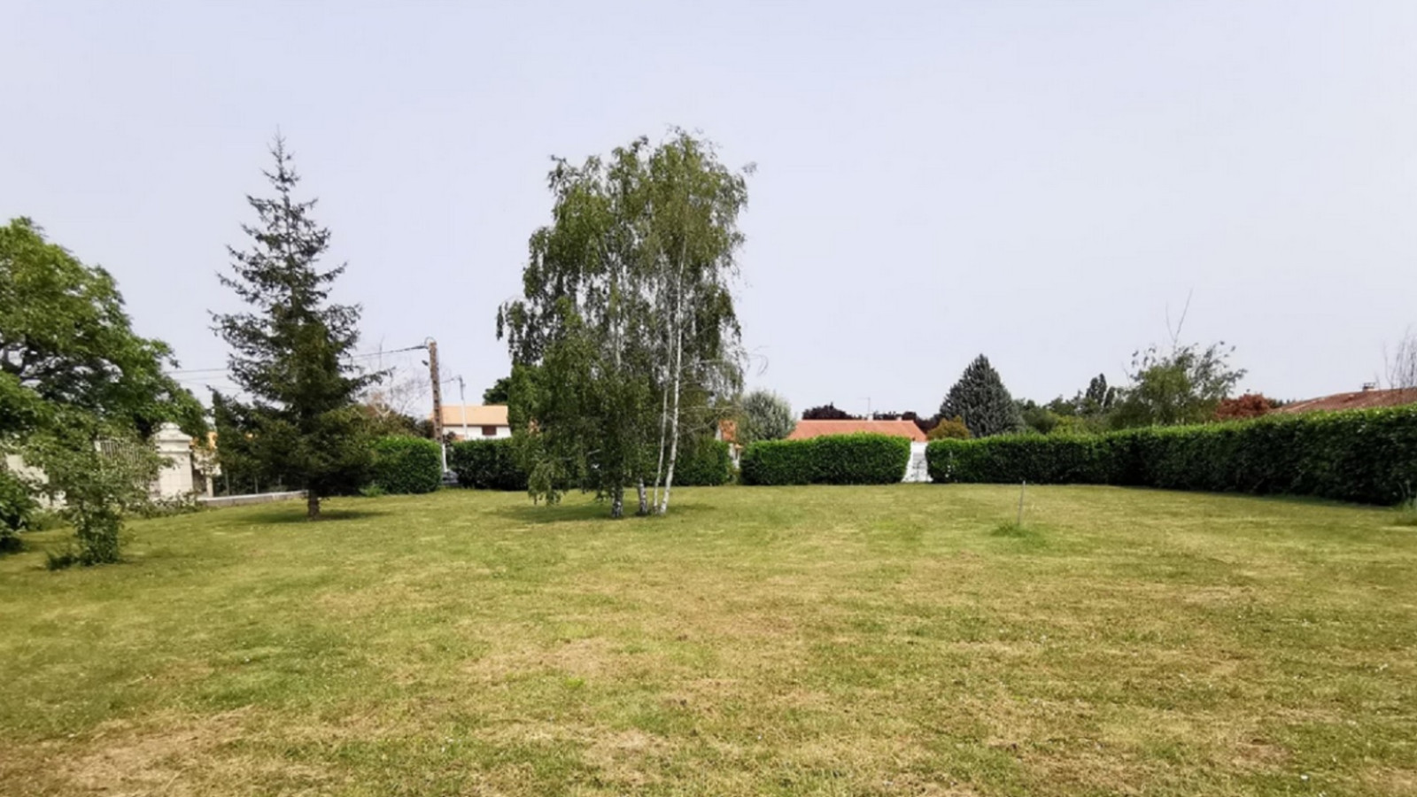 Terrain constructible de 801m2 à Abilly