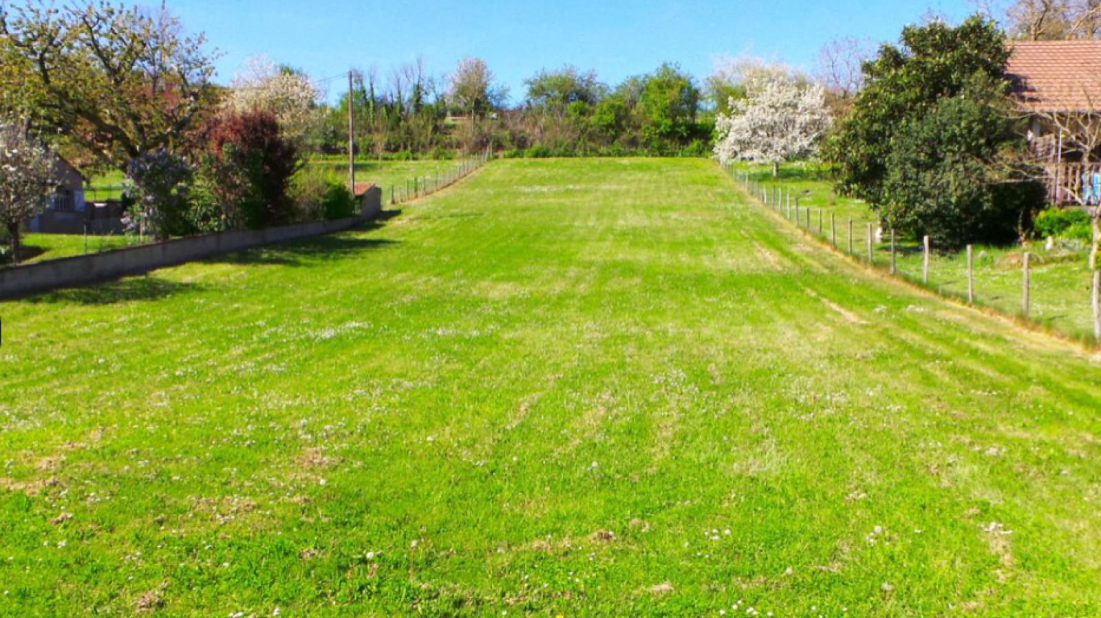 Terrain constructible de 1560m2 à Migné-Auxances